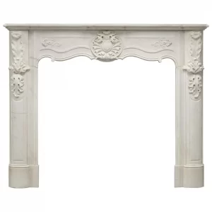 Perfekter zierlicher Kaminsims