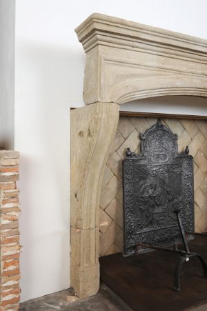 Louis XIV-Kaminsims aus Kalkstein