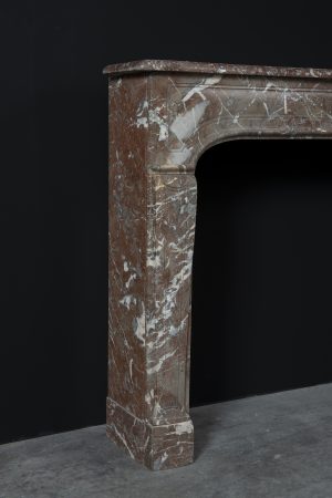 Antiker roter Marmor-Kamin
