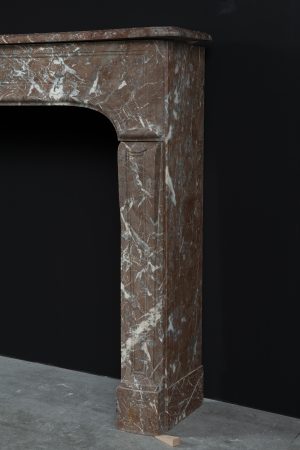 Antiker roter Marmor-Kamin