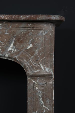 Antiker roter Marmor-Kamin