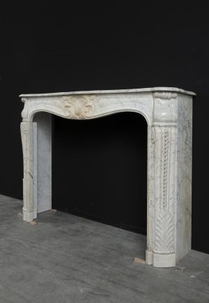 Antiker weißer Marmor-Kamin