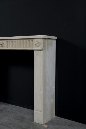 Antiker Kalkstein-Kaminsims, Louis XVI-Stil