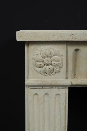 Antiker Kalkstein-Kaminsims, Louis XVI-Stil