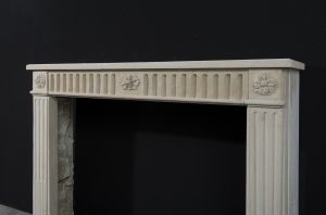 Antiker Kalkstein-Kaminsims, Louis XVI-Stil