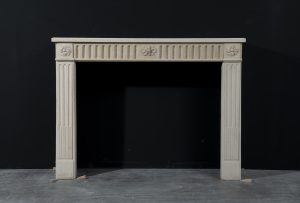 Antiker Kalkstein-Kaminsims, Louis XVI-Stil