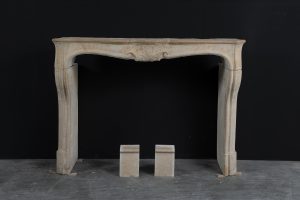 Louis XV-Kaminsims aus Kalkstein