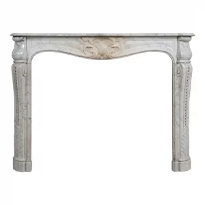 Antiker Kamin aus weißem Marmor im Louis XV-Stil.